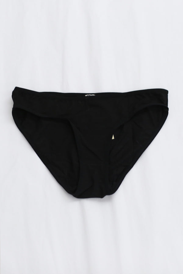 BASERANGE Flared Shorts UNBE Collection France Portugal BAS-UNBE-BL-000-HEI Black